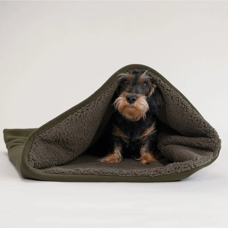 Teddy Kuschelschlafsack Olive Karma Hund x Woofstuff