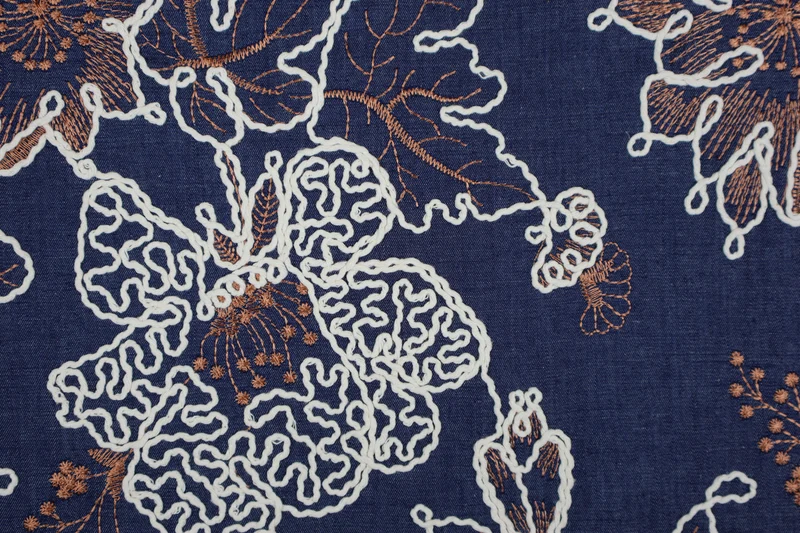 Bestickter Jeansstoff Denim Flora