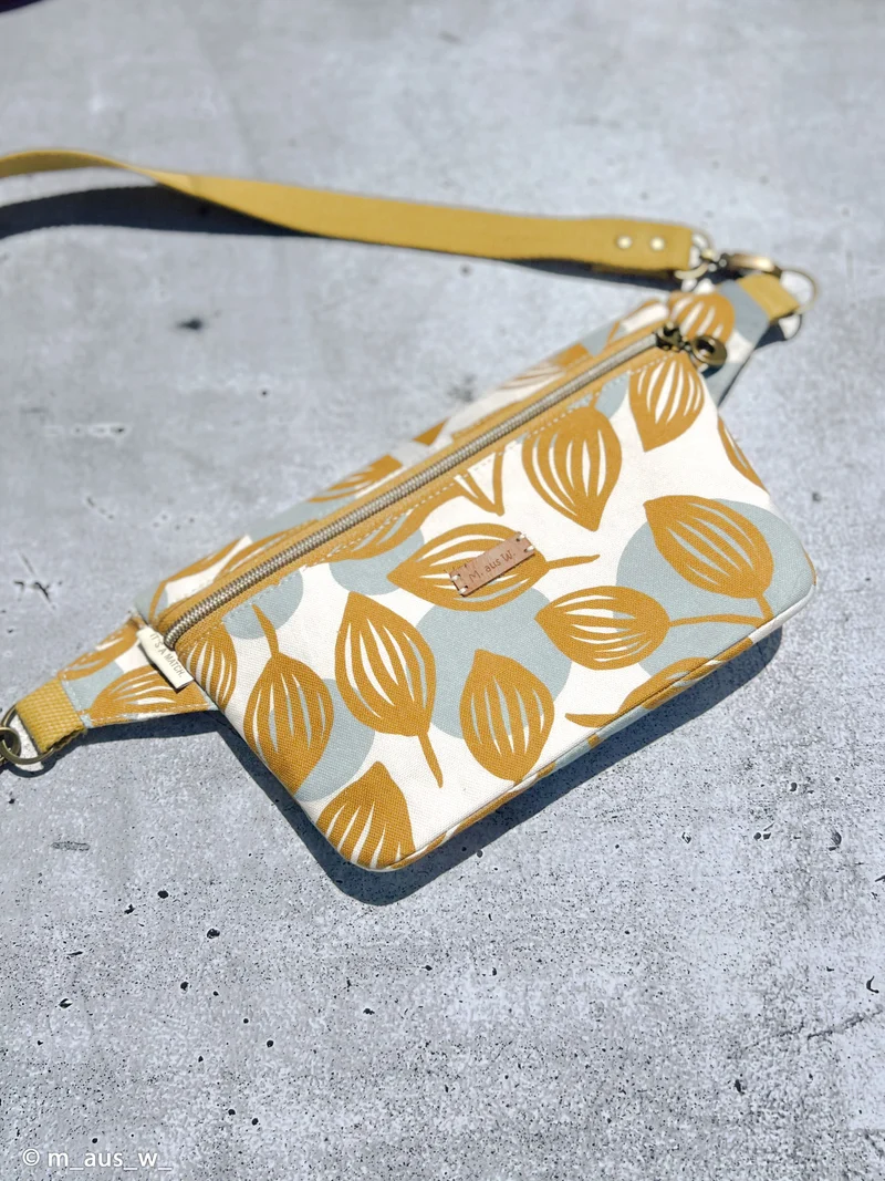 Canvas Dots & Leaves by Emjo Design