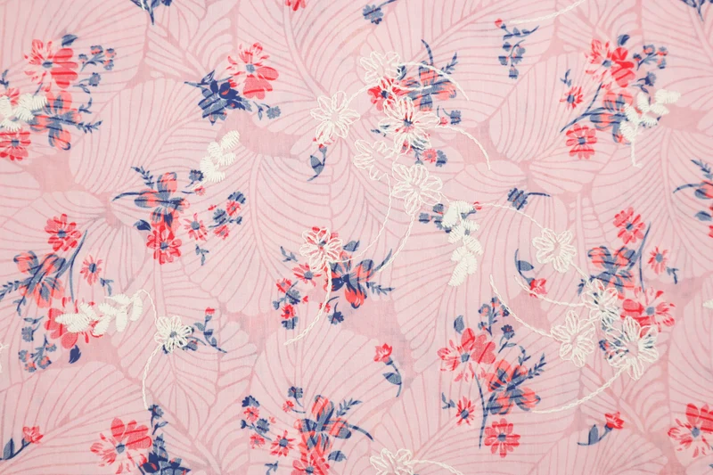 Bestickter Baumwoll Mix Flowers & Leaves