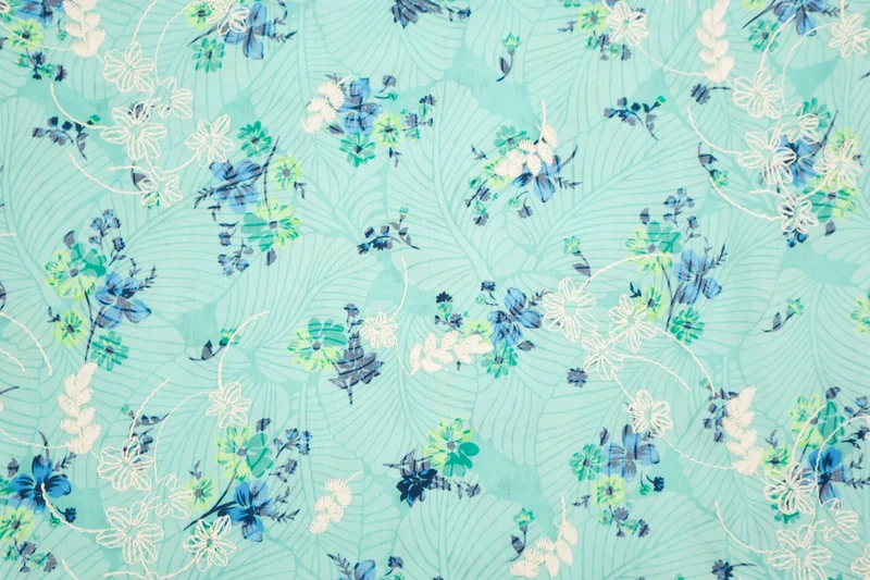 Bestickter Baumwoll Mix Flowers & Leaves