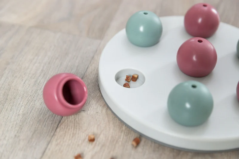 Solitär Strategiespiel für Katzen mit Abdeckkugeln