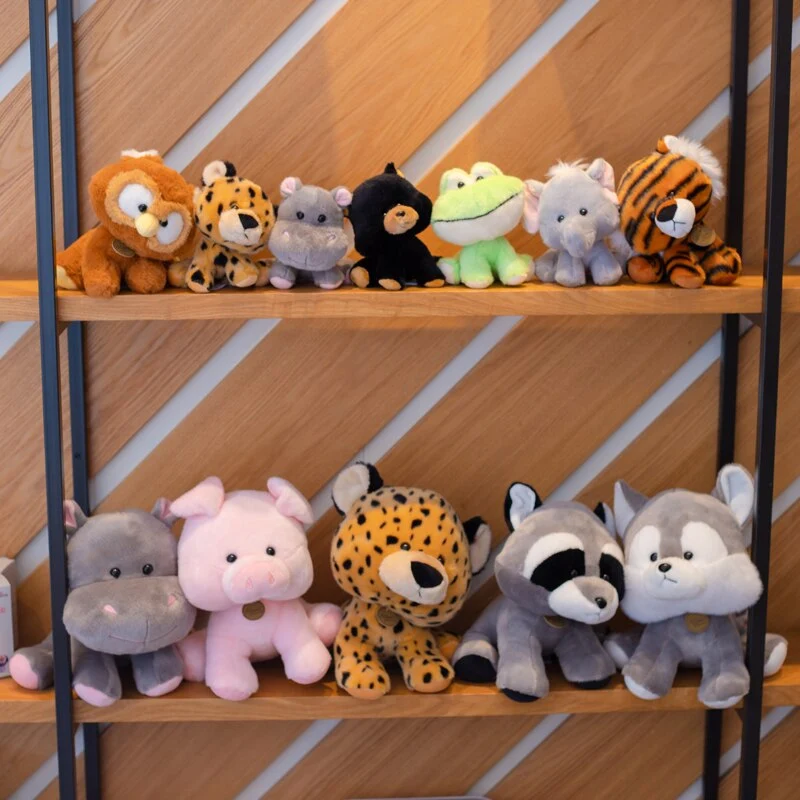 Lustige Stofftiere in Cartoon Optik: Tiger, Elefant, Eule, Hippo, Bär, Frosch, Schweinchen, Husky, Leopard zur Wahl