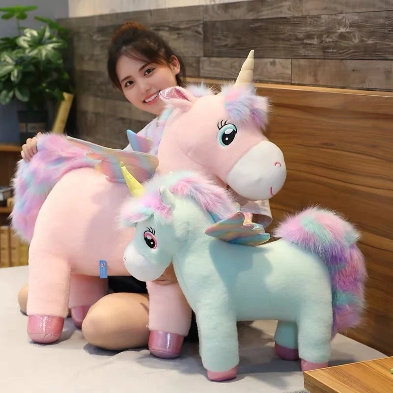 Niedliches Einhorn mit Flügeln Stofftier
