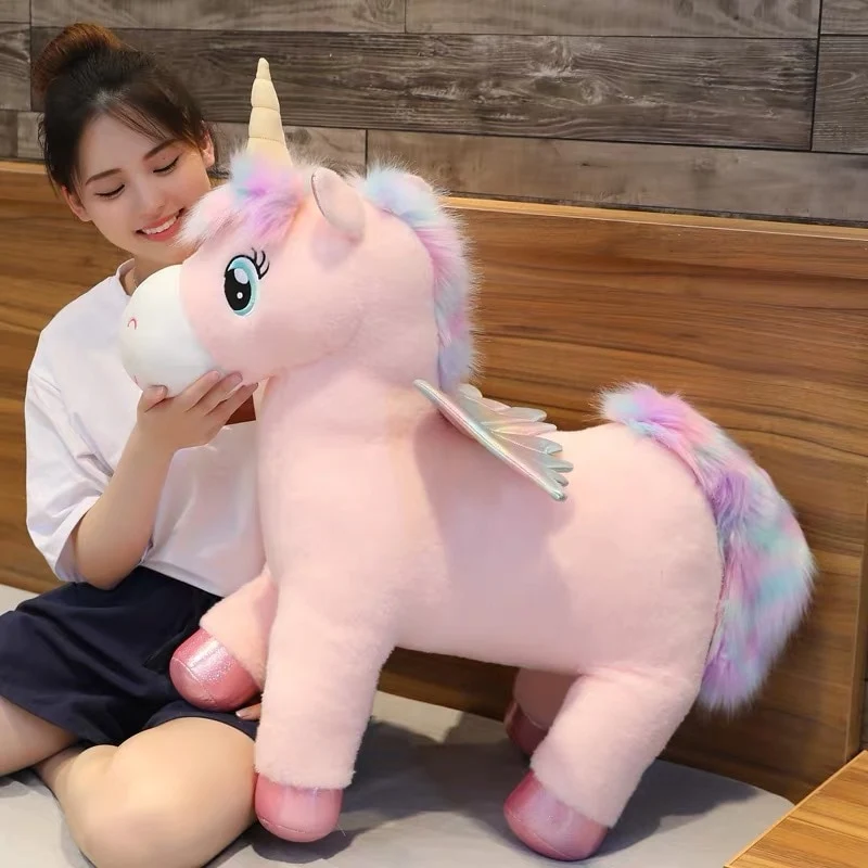 Niedliches Einhorn mit Flügeln Stofftier
