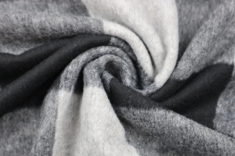 Woll-Jacquard Black Check