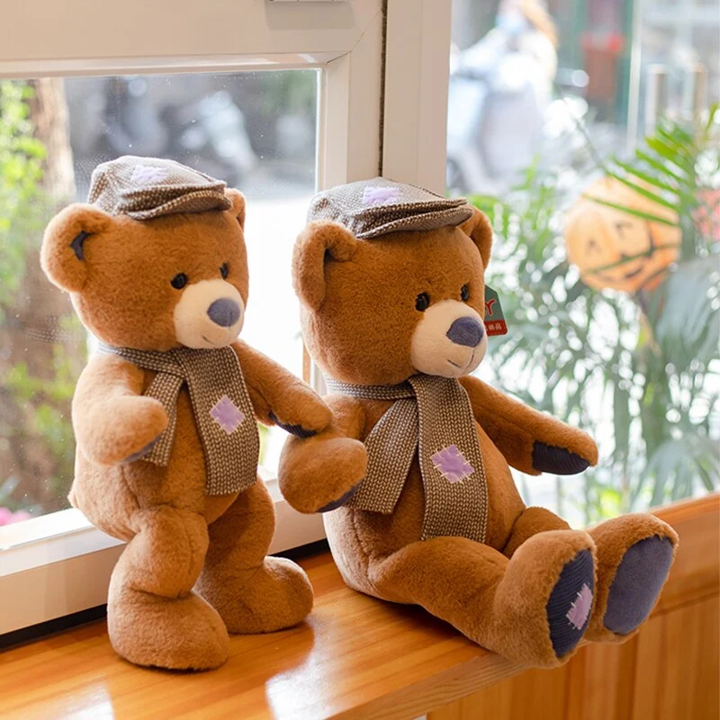 Lieblicher Brauner Teddybär mir Mütze und Schal 35/45/55cm