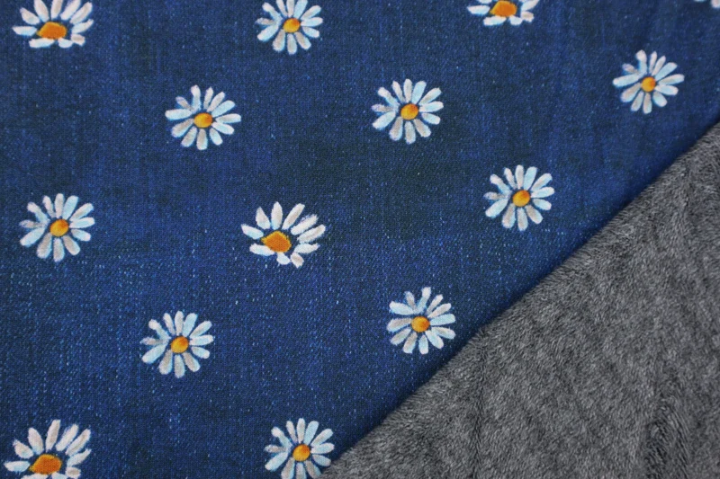 Alpenfleece Digital Denim Gänseblümchen