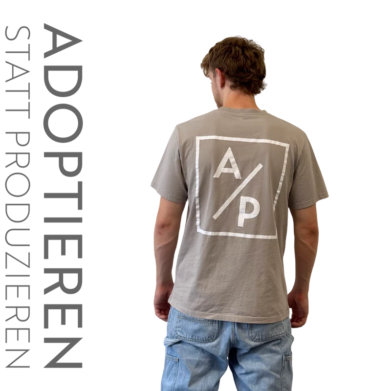 T-Shirt Unisex "ADOPTIEREN STATT PRODUZIEREN"