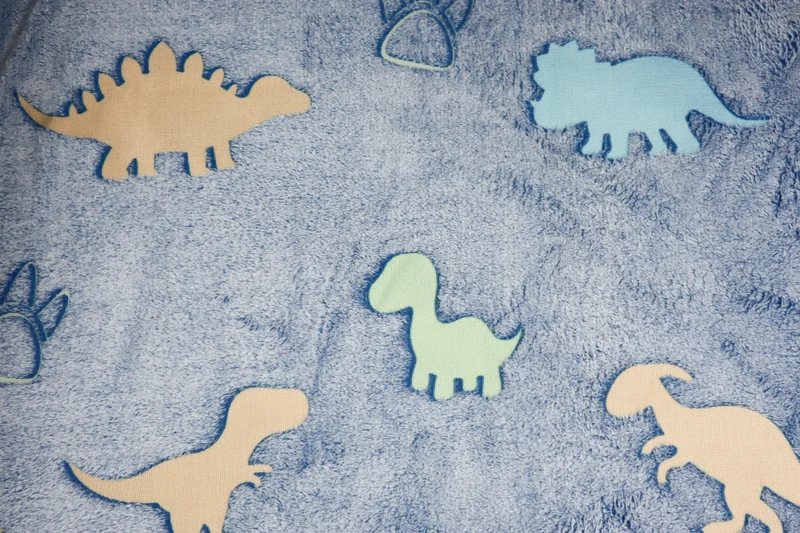 Wellnessfleece Glow in the Dark Dinosaurier