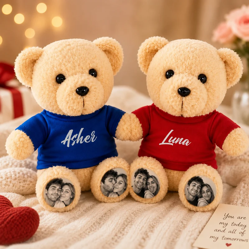 Personalisierter Teddybär mit individuellen Fotofüßen und Namens-T-Shirt – ein individuelles Plüschgeschenk für Paare, Kinder und geliebte Menschen