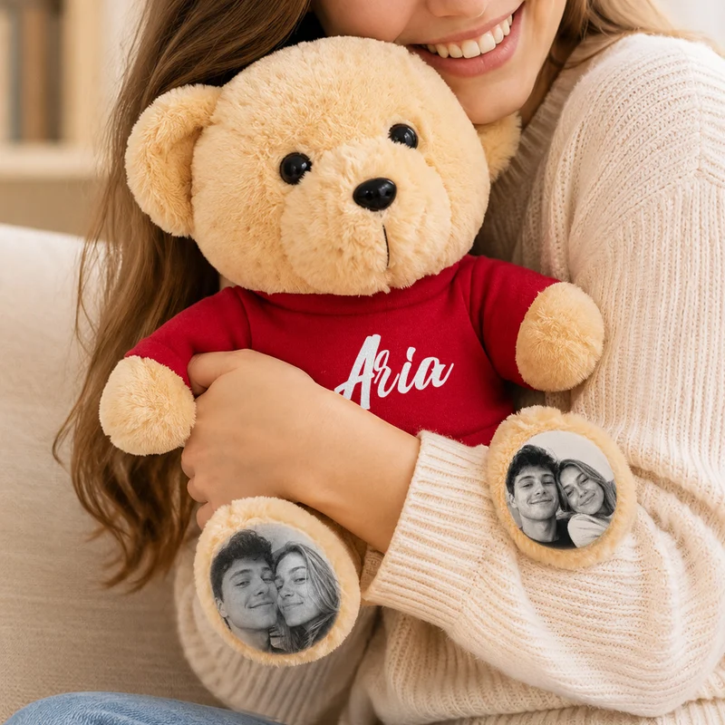 Personalisierter Teddybär mit individuellen Fotofüßen und Namens-T-Shirt – ein individuelles Plüschgeschenk für Paare, Kinder und geliebte Menschen