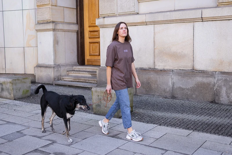 T-Shirt "dog walking is my cardio" Mocha