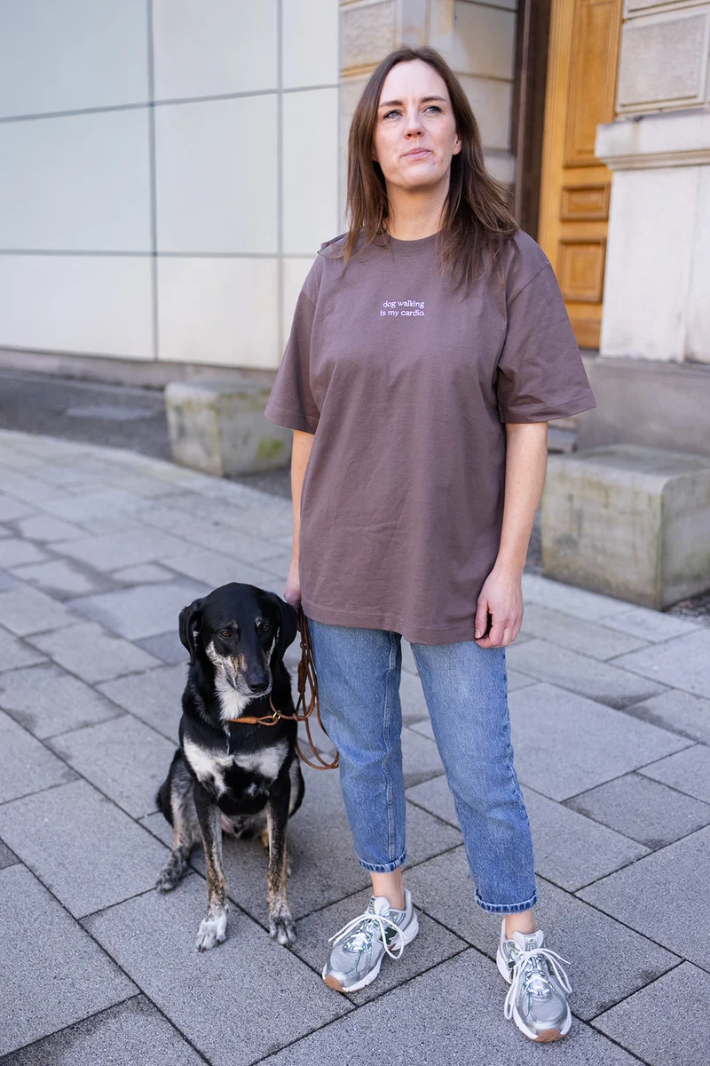 T-Shirt "dog walking is my cardio" Mocha