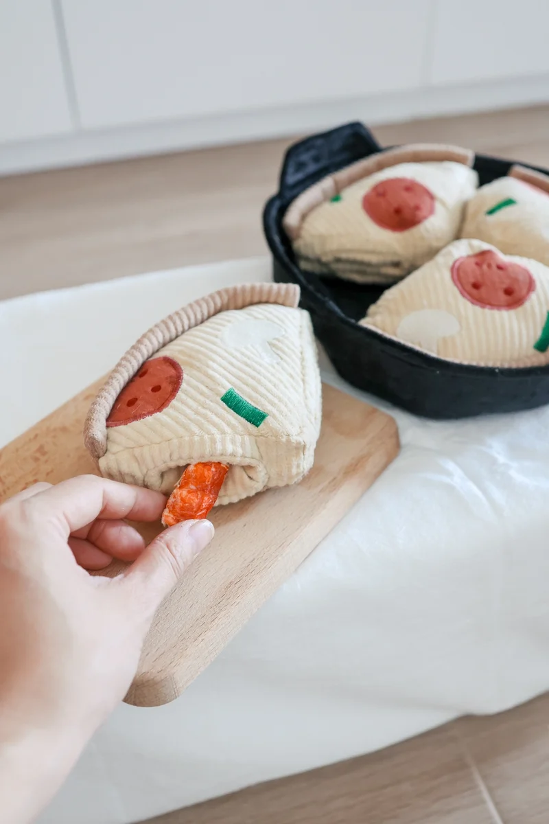 DEEP DISH PIZZA HUNDESPIELZEUG