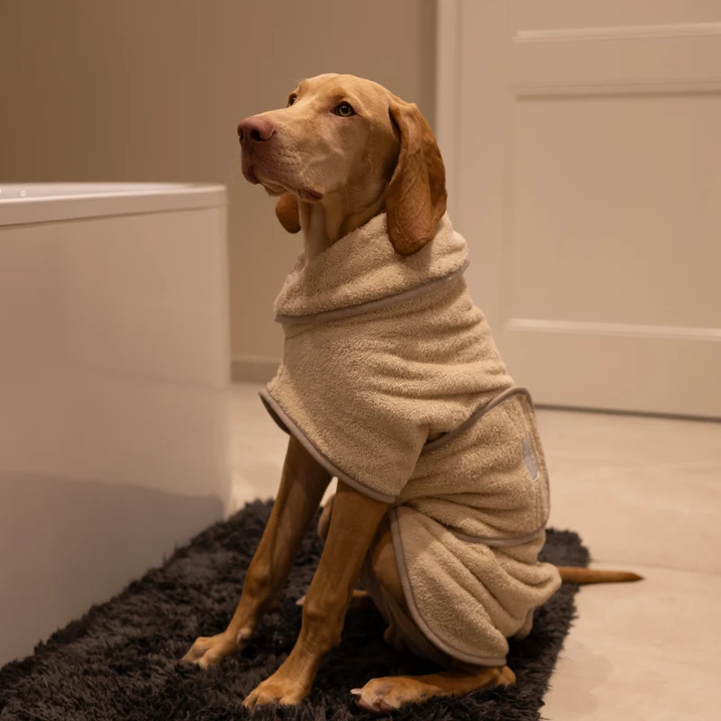 Hundebademantel Cozy Hug von Caruso - OEKO-TEX® zertifiziert - Beige - 6 Größen