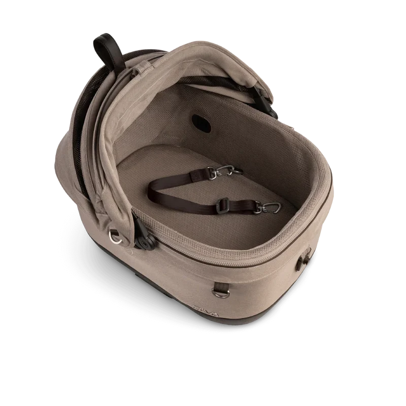 Isofix Autositz & Transportbox Maeve™ iso5x Wind Tavo | Integriertes Belüftungssystem | für Hunde bis 13.6 kg | GREENGUARD-Gold-Zertifizierung | Merle