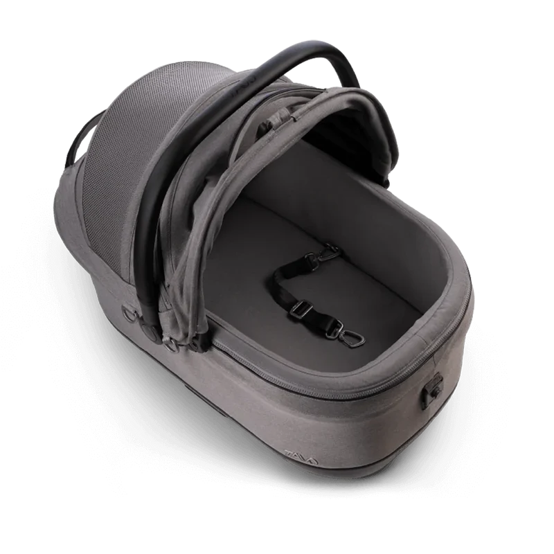 Isofix Autositz & Transportbox Maeve™ iso6x von Tavo für Hunde bis 18 kg | GREENGUARD-Gold-Zertifizierung | Farbe: Merle