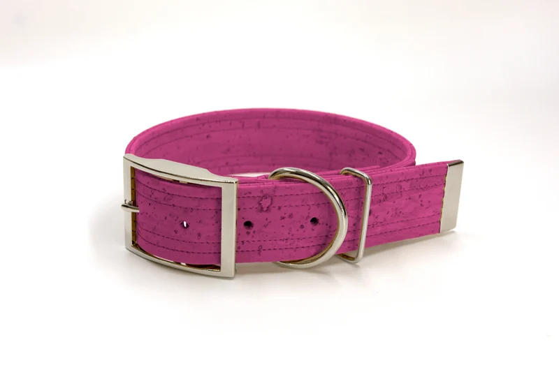 Hundehalsband mit Dornschnalle | Korkleder | Umweltfreundlich | Robust & Vegan | Pink/silber