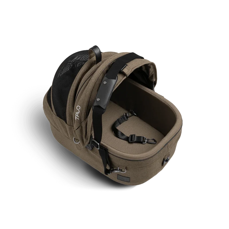Isofix Autositz & Transportbox Maeve™ Small Flex von Tavo für Hunde bis 12 kg | GREENGUARD-Gold-Zertifizierung | Farbe: Brindle
