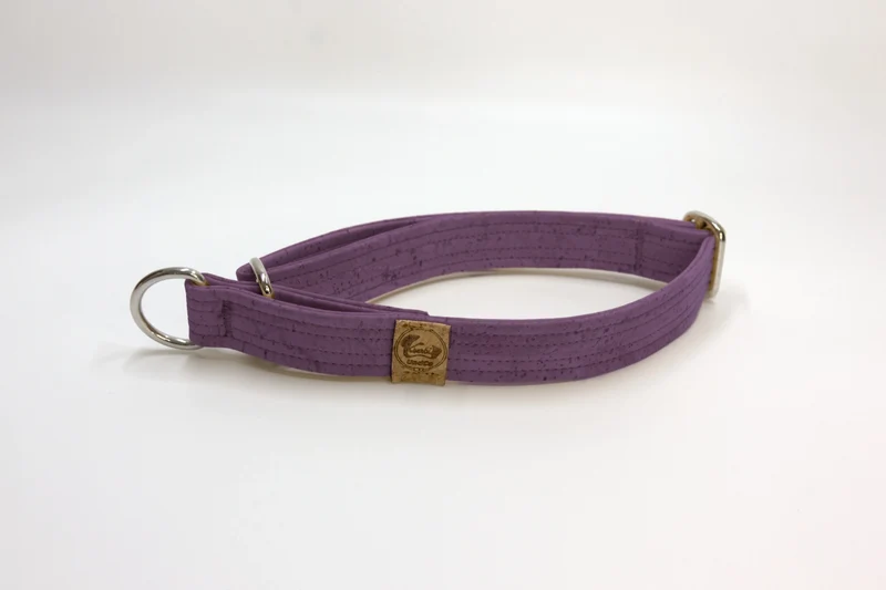 Zugstopp Halsband | Korkleder | Umweltfreundlich | Robust & Vegan | Flieder | Beschläge wählbar