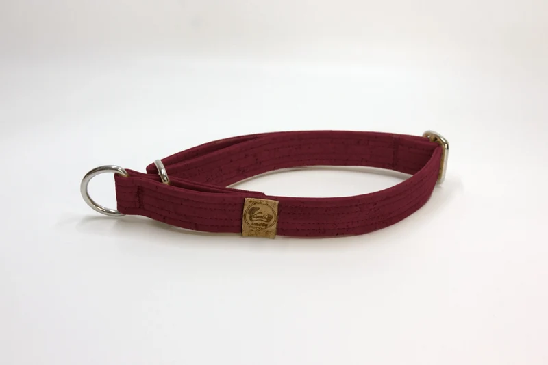 Zugstopp Halsband | Korkleder | Umweltfreundlich | Robust & Vegan | Dunkelrot | Beschläge wählbar