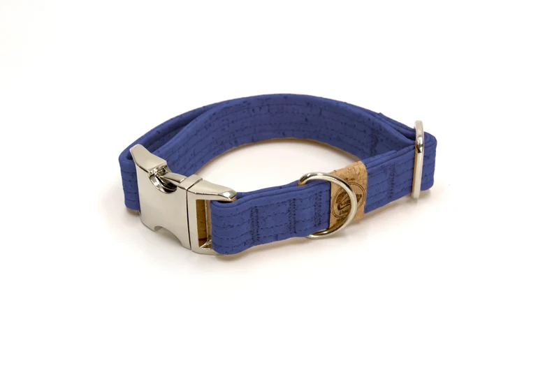 Hundehalsband mit Klickverschluss | Korkleder | Umweltfreundlich | Robust & Vegan | Denim/Silber