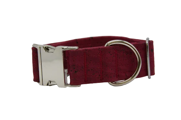 Hundehalsband mit Klickverschluss | Korkleder | Umweltfreundlich | Robust & Vegan | Dunkelrot/Silber