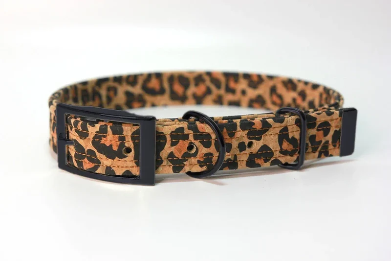 Hundehalsband mit Dornschnalle | Korkleder | Umweltfreundlich | Robust & Vegan | Leo/Schwarz