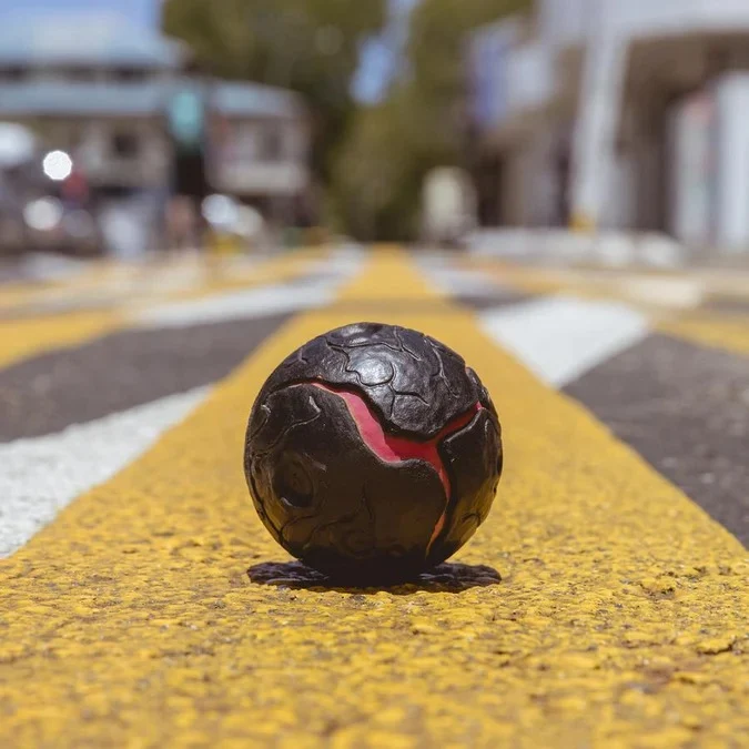 Ball, der in der Sonne seine Farbe ändert – Lava Ball