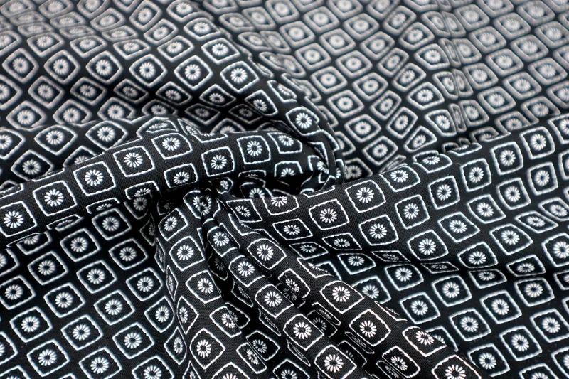 Viskosestoff Floral Diamonds