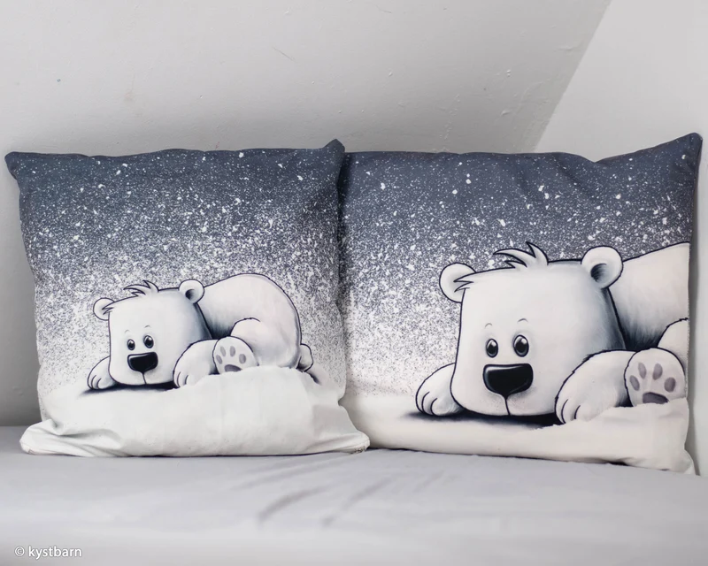 Kissen Panel Velvet On The Rocks - Snowfall Bear by Thorsten Berger