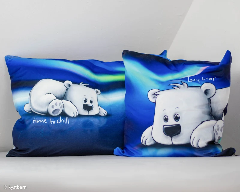 Kissen Panel Velvet On The Rocks - Lazy Bear by Thorsten Berger