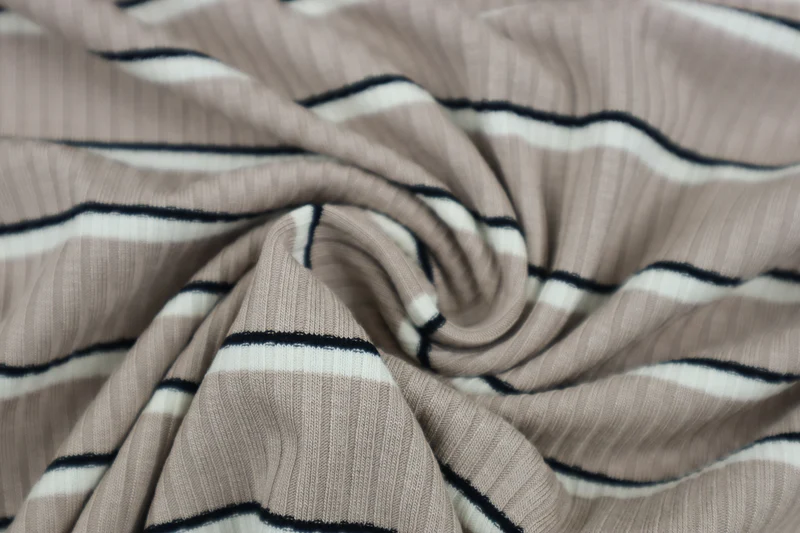 Strickstoff Streifen Design 1