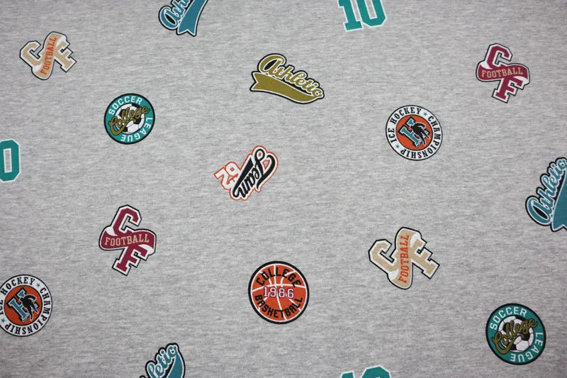 Sweatshirt Stoff College Patches by Qjutie
