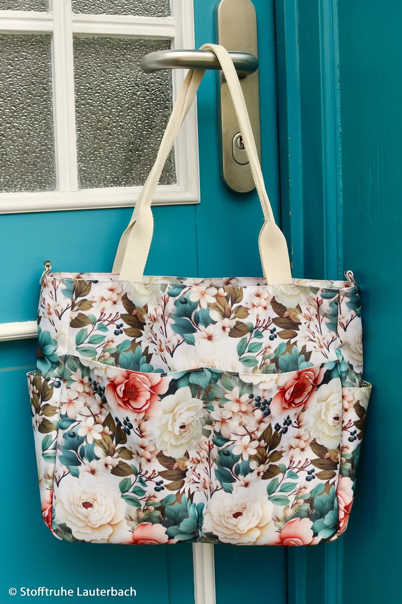 Oxfordgewebe Flowing Bloom Odessa Flower by Sarah Mariam